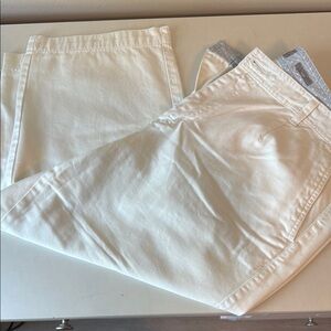 Women’s White Capri Chino Pants
